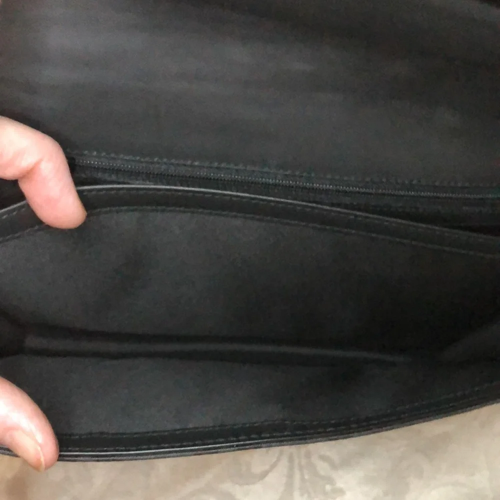 Gucci Guccissima GG  with retractable hand strap.  One owner.  Giftable - Picture 12 of 13